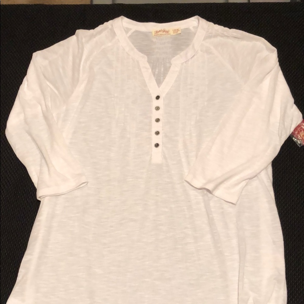 3/4 sleeve v neck tee